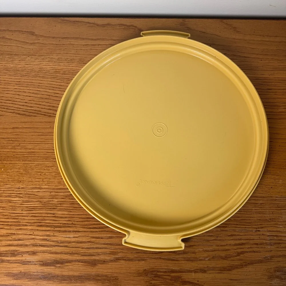 Vintage Tupperware Harvest Gold‎ Cake Taker Carrier 1256-3 Yellow USA Made Retro